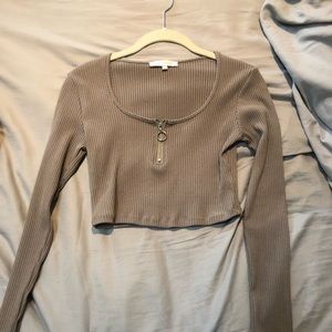 Long sleeve crop